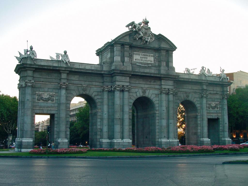 Hotel Zentral Castellana Norte Madrid Ngoại thất bức ảnh
